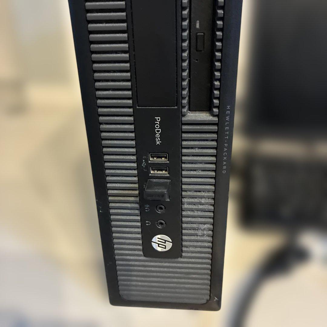 パソコン本体　Windows10 キーボード　液晶ディスプレイ　マウス