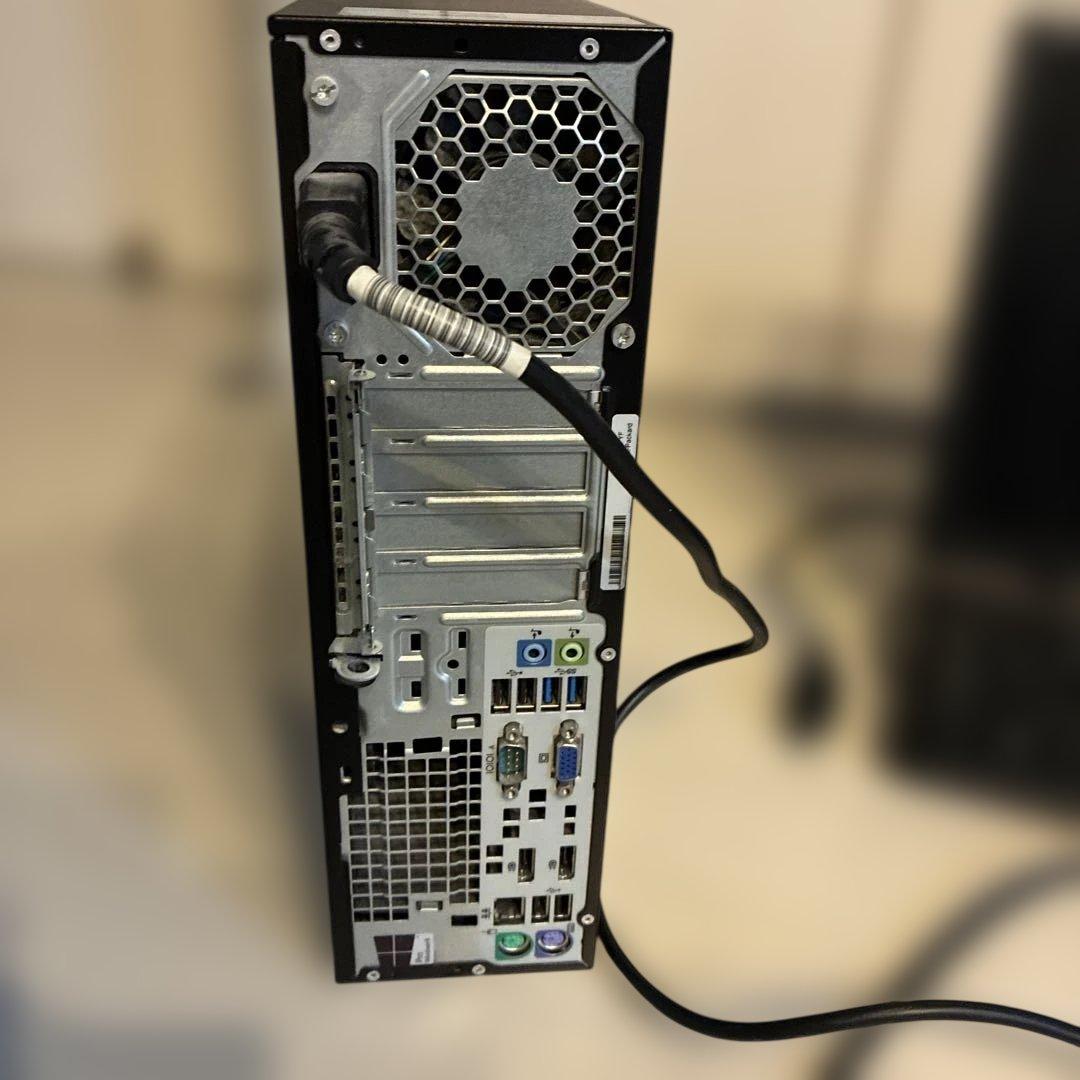 パソコン本体　Windows10 キーボード　液晶ディスプレイ　マウス