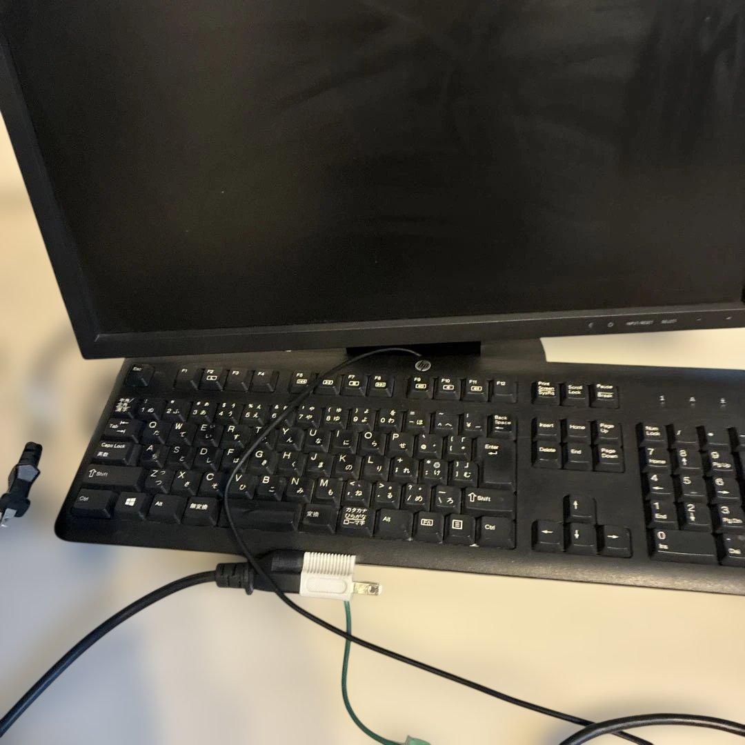 パソコン本体　Windows10 キーボード　液晶ディスプレイ　マウス