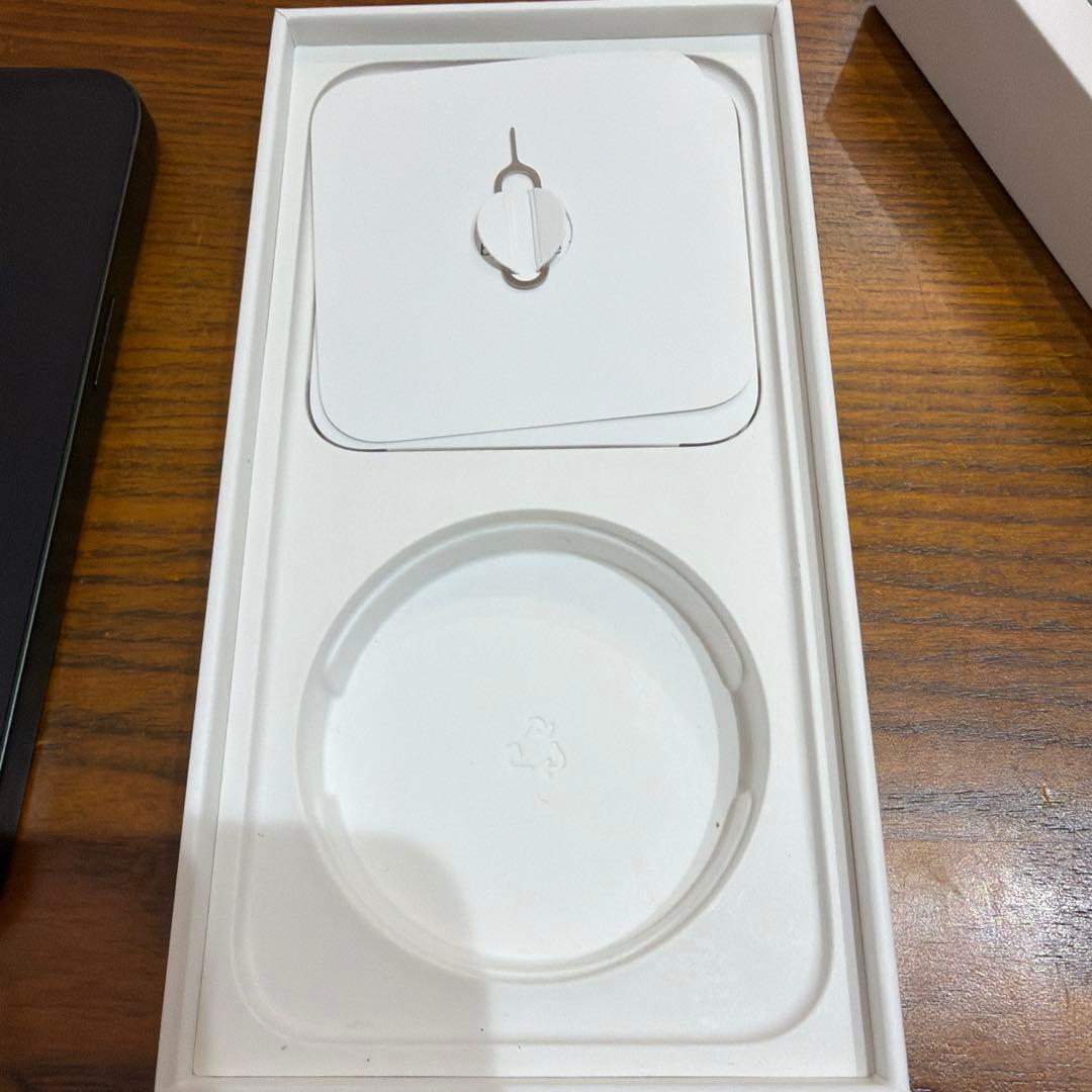 iPhone 13 ミッドナイトグリーン 本体　初期化済み　美品