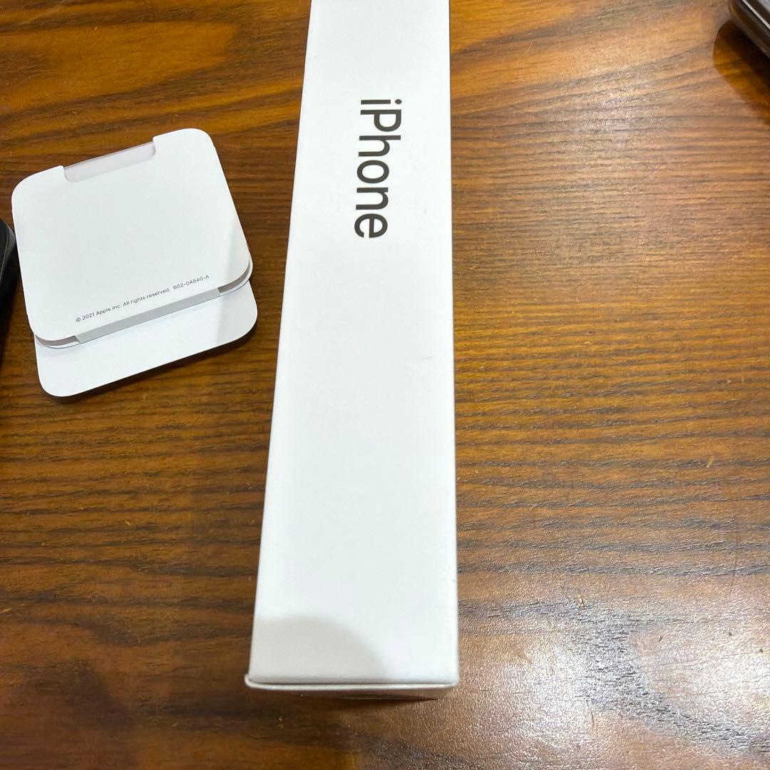 iPhone 13 ミッドナイトグリーン 本体　初期化済み　美品