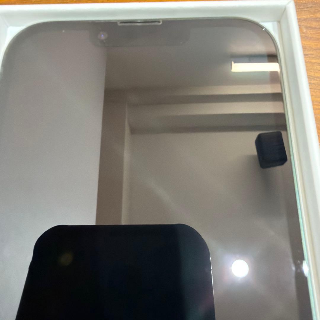 iPhone 13 ミッドナイトグリーン 本体　初期化済み　美品