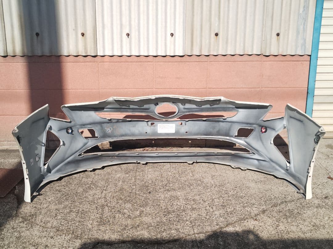 そのまま使える？50プリウス モデリスタエアロ付きフロントバンパー 070パール