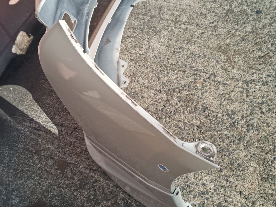 そのまま使える？50プリウス モデリスタエアロ付きフロントバンパー 070パール