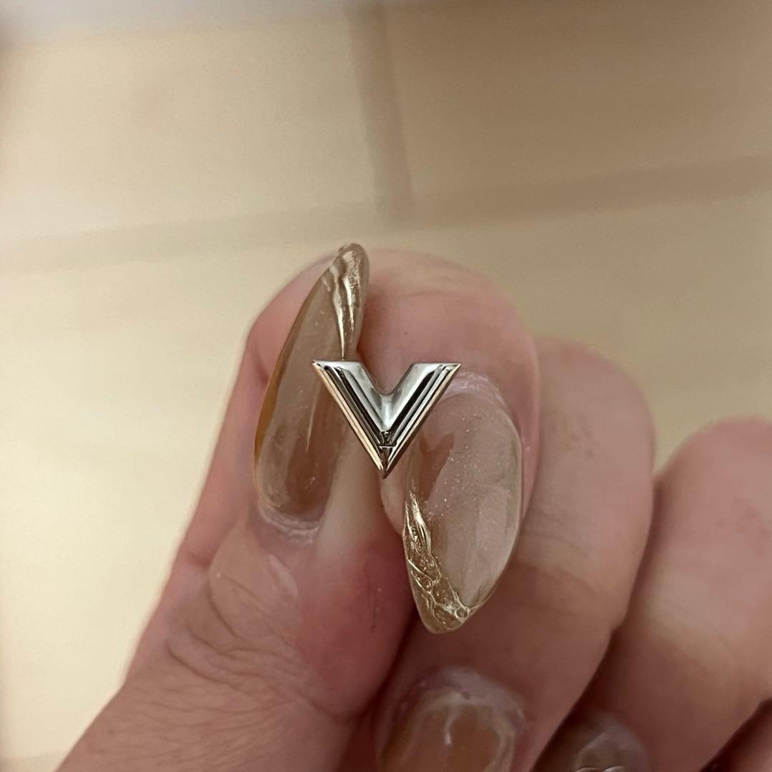 Louis Vuitton V字型ピアス(片耳)キャッチなし バラ売りも可能です