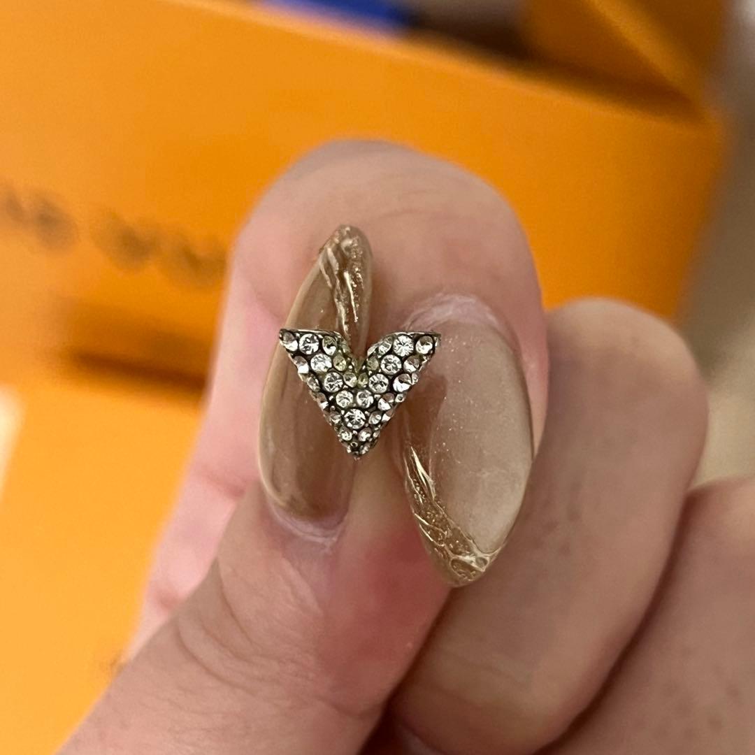 Louis Vuitton V字型ピアス(片耳)キャッチなし バラ売りも可能です