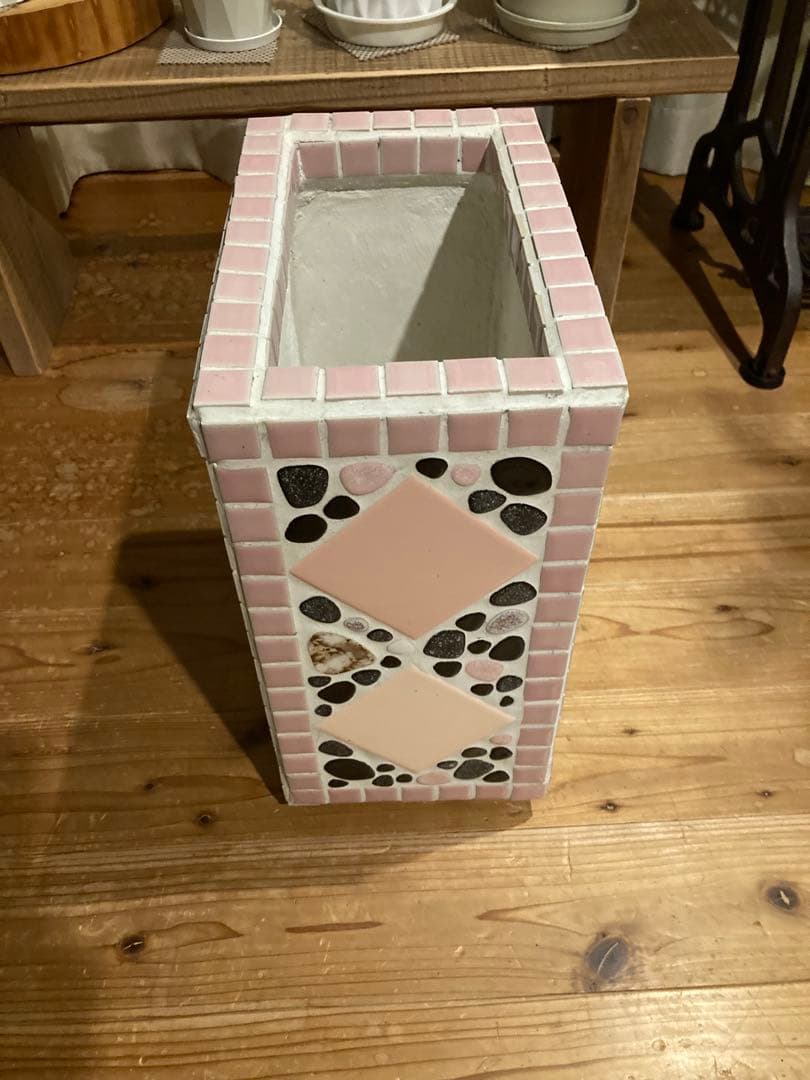 昭和レトロ　アンブレラスタンド　タイル貼り　傘立て