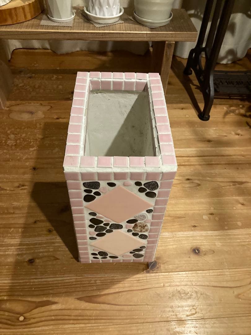 昭和レトロ　アンブレラスタンド　タイル貼り　傘立て