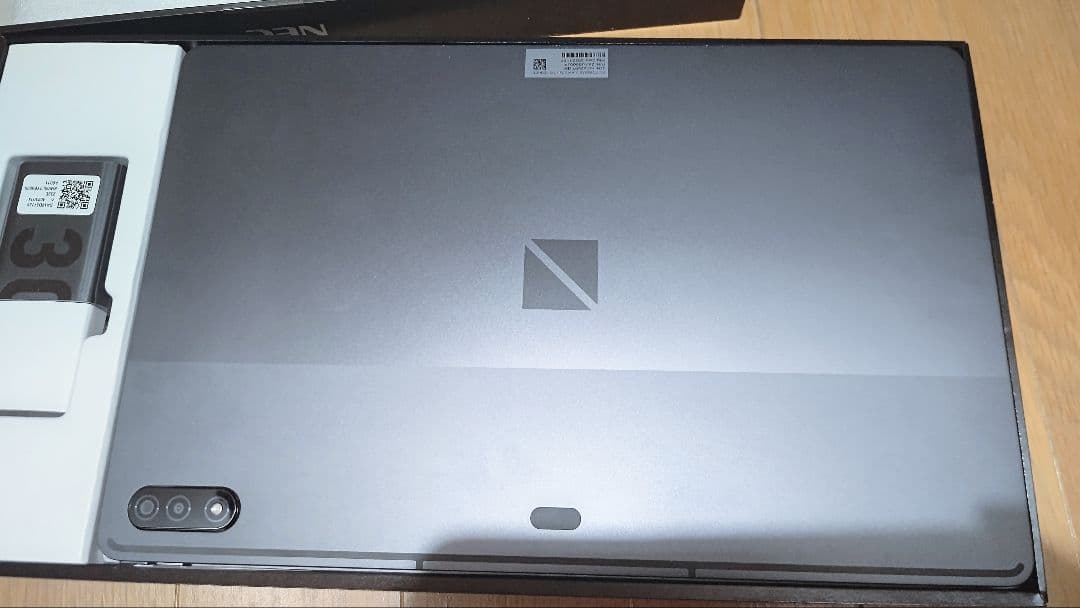 Androidタブレット本体 レザーケース付き