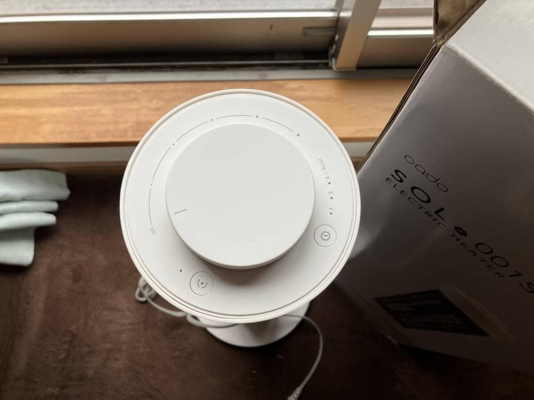 新品同様■カドー■電気ヒーター cado ホワイト SOL-001S-WH