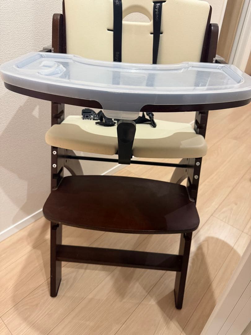 ビヨンドジュニアハイチェア マホガニー クリームホワイト 2022年製