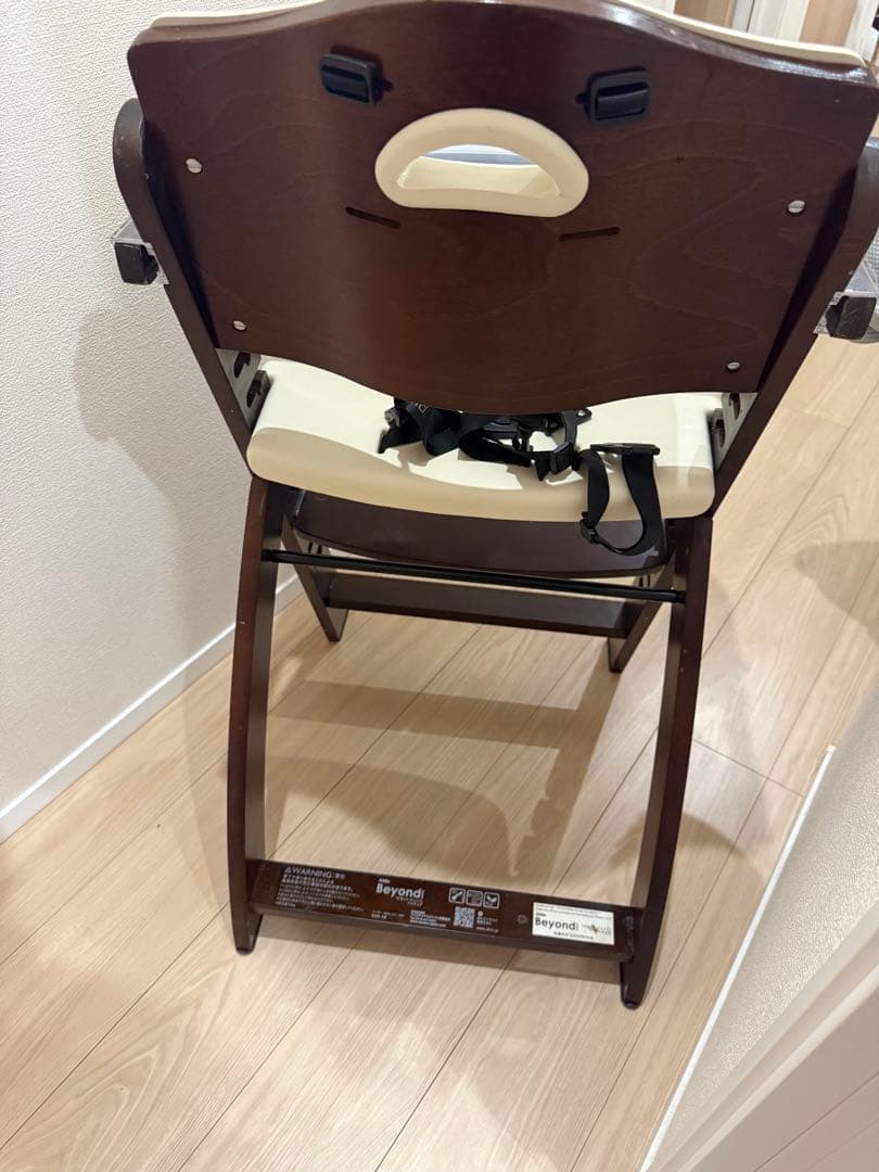 ビヨンドジュニアハイチェア マホガニー クリームホワイト 2022年製