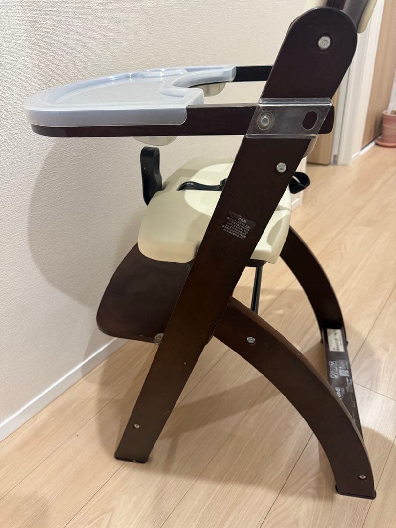 ビヨンドジュニアハイチェア マホガニー クリームホワイト 2022年製