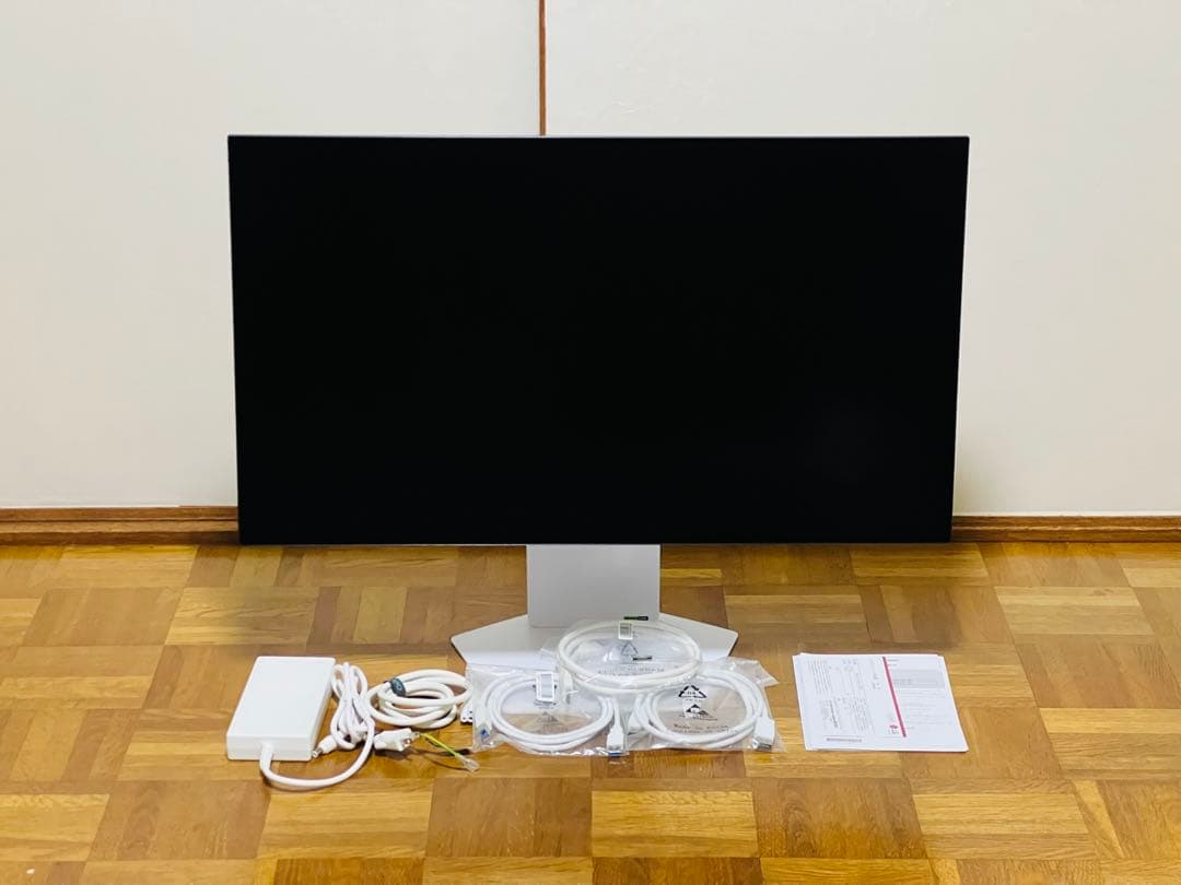 LG UltraGear OLED 32GS95UV-W 本体