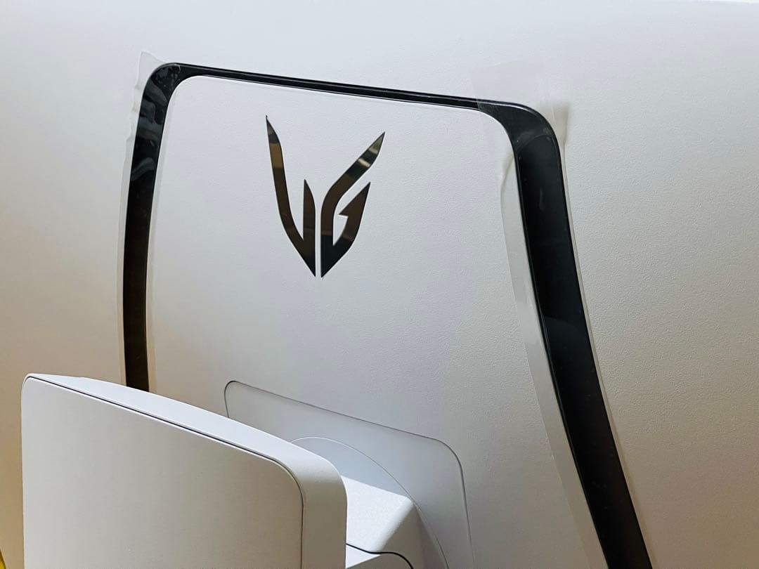 LG UltraGear OLED 32GS95UV-W 本体