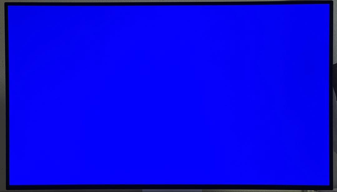 LG UltraGear OLED 32GS95UV-W 本体