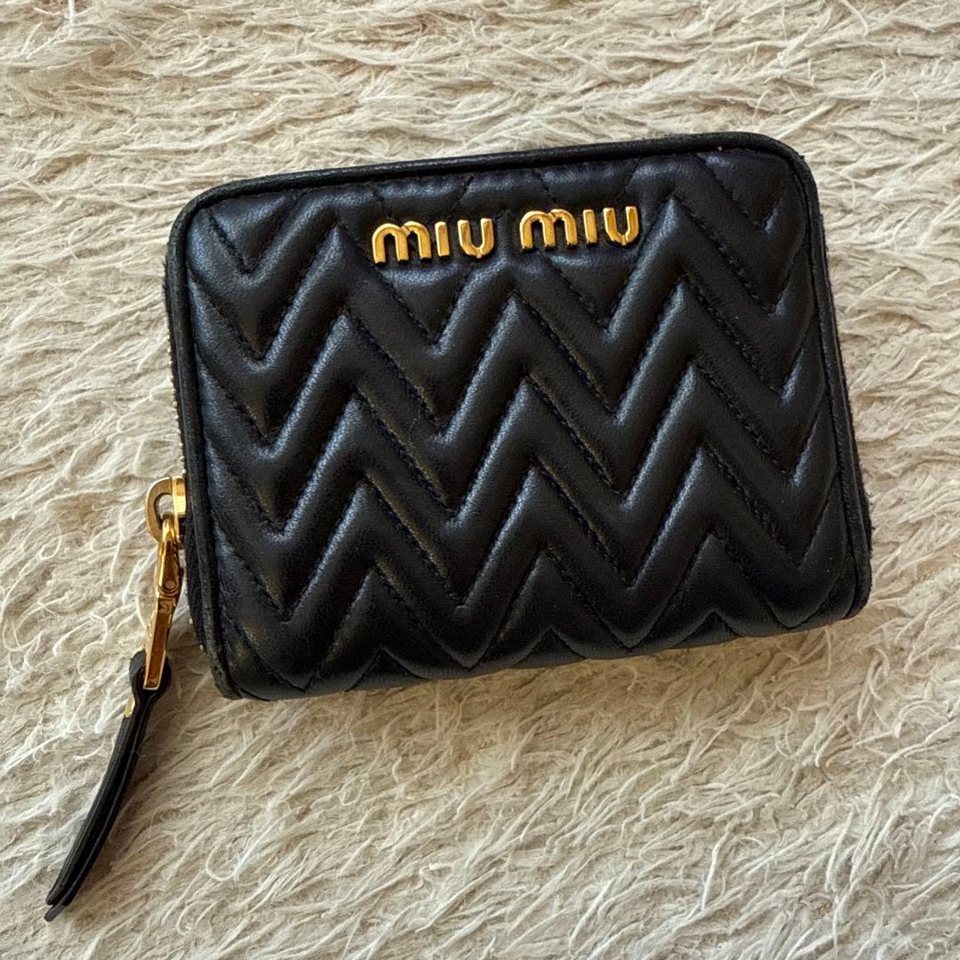 miumiu ミュウミュウ マテラッセ ラウンドファスナー レザー ケース