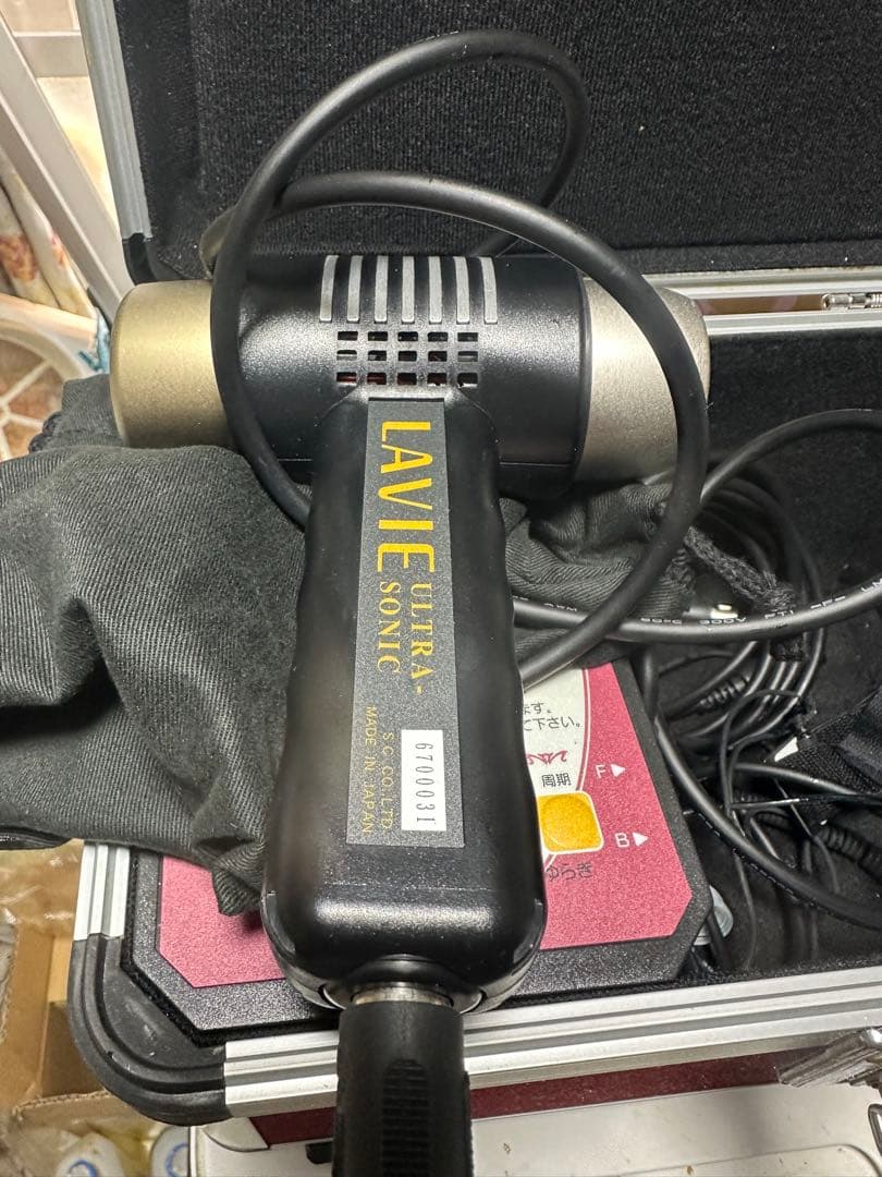 LAVIE 超音波美顔器 本体と専用ケース