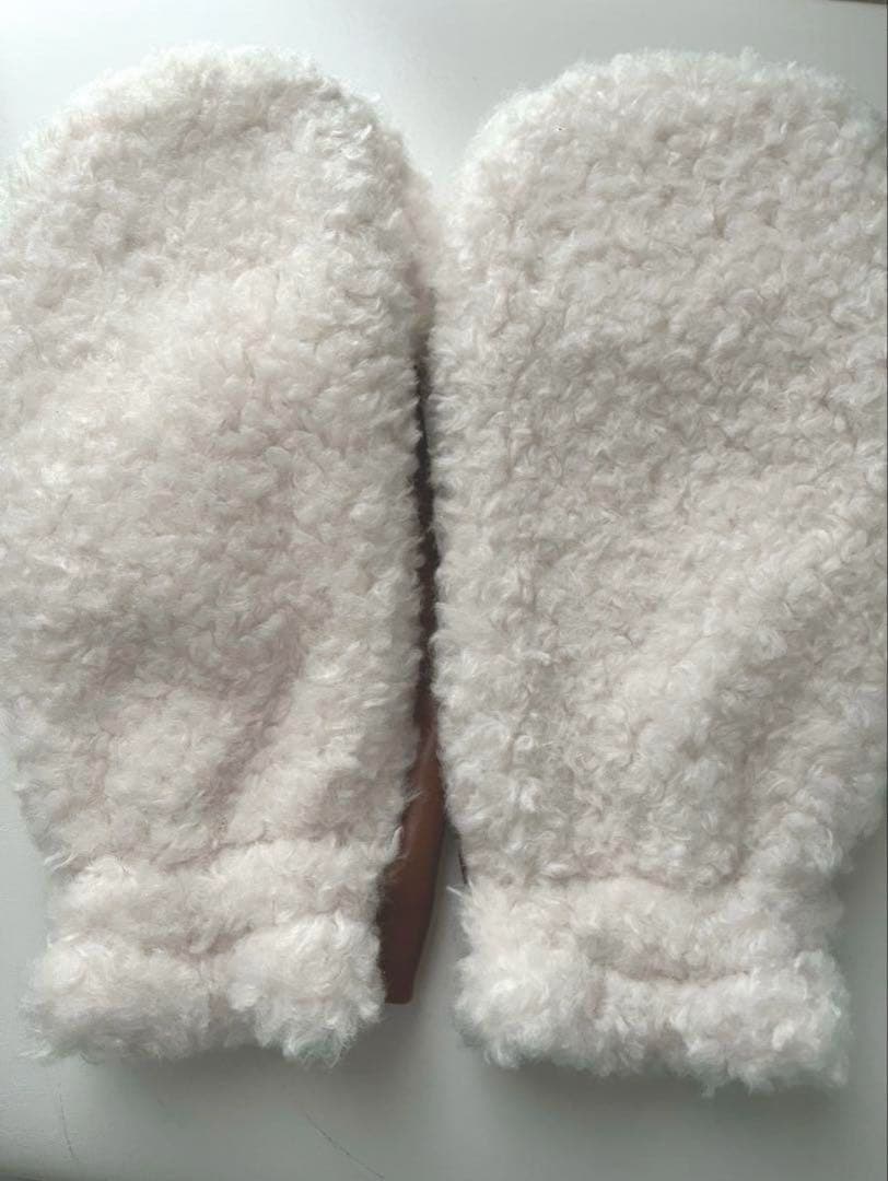 クロエ　ミトン　手袋　グローブ　ブラウン　キャメル　ボア　ムートン　キッズ　アグ