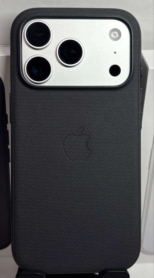 【美品】iPhone 17 Pro シルバー 256GB（純正ケース付き）