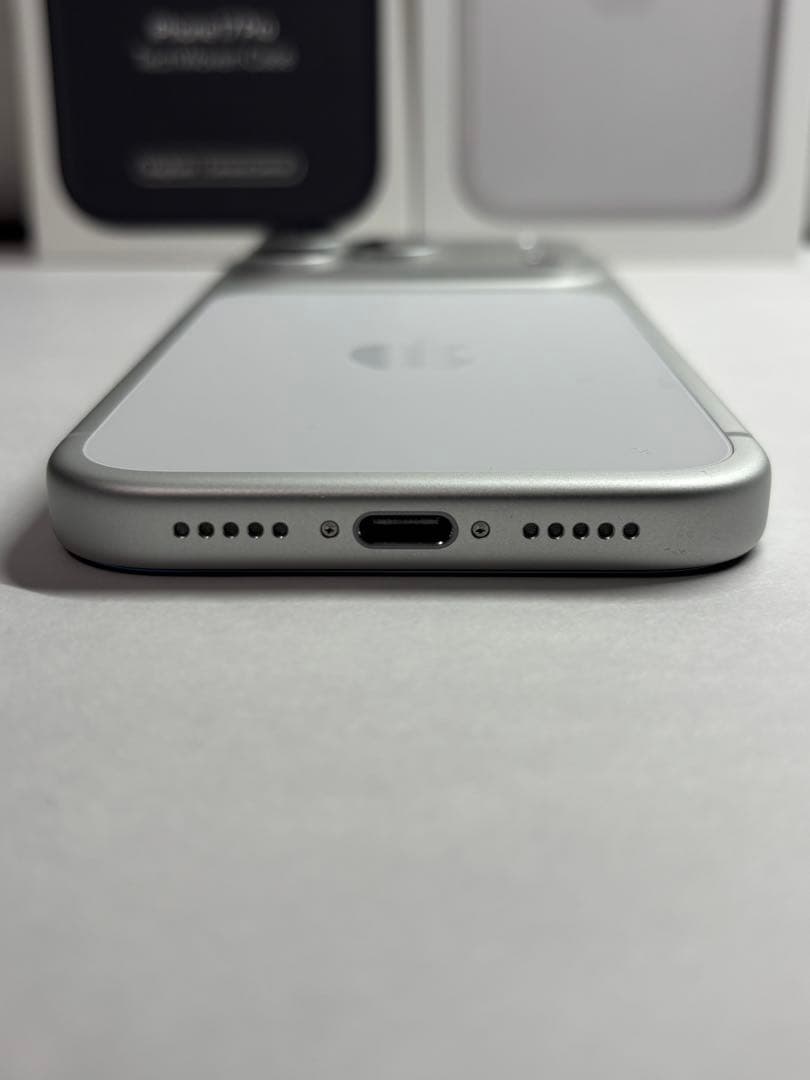 【美品】iPhone 17 Pro シルバー 256GB（純正ケース付き）