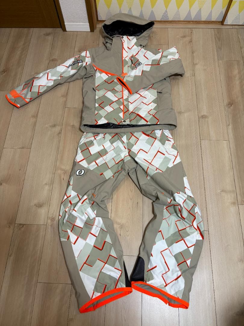 オンヨネ ONYONE PRINT OUTER JACKET ＆ PANTS