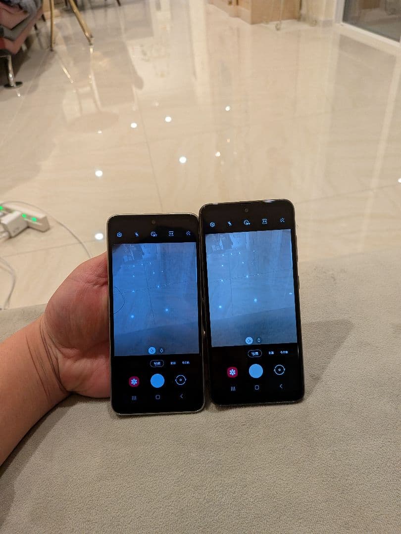 Samsung Galaxy A20 ブラック　ホワイト