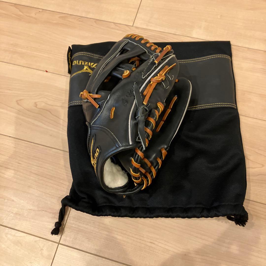 Mizuno 軟式グローブ ブラック/オレンジ 収納袋付き