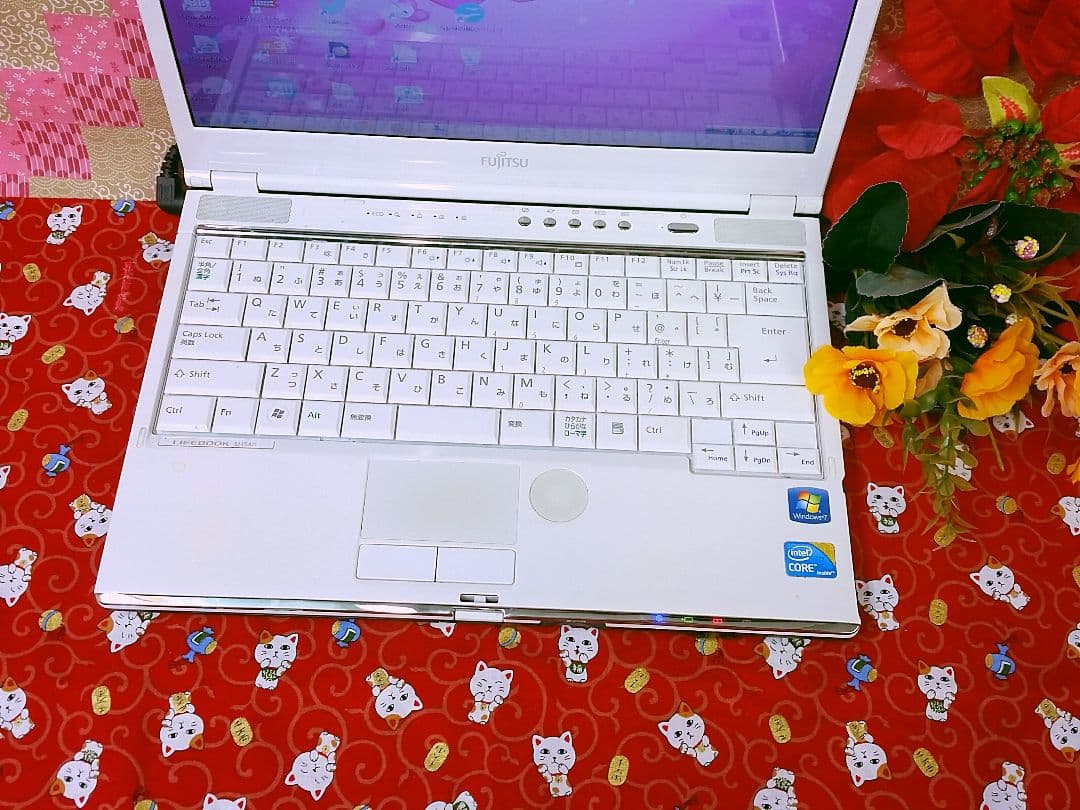 極上品！小型！テレワーク可能！Corei3搭載！富士通！新型Win10！動画編集