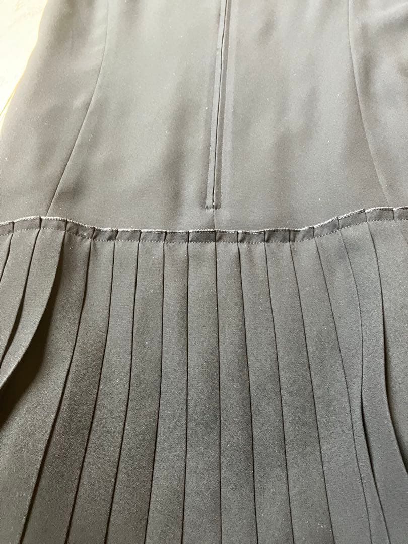 フォクシー　新品タグ付き　38黒ノースリーブプリーツワンピース