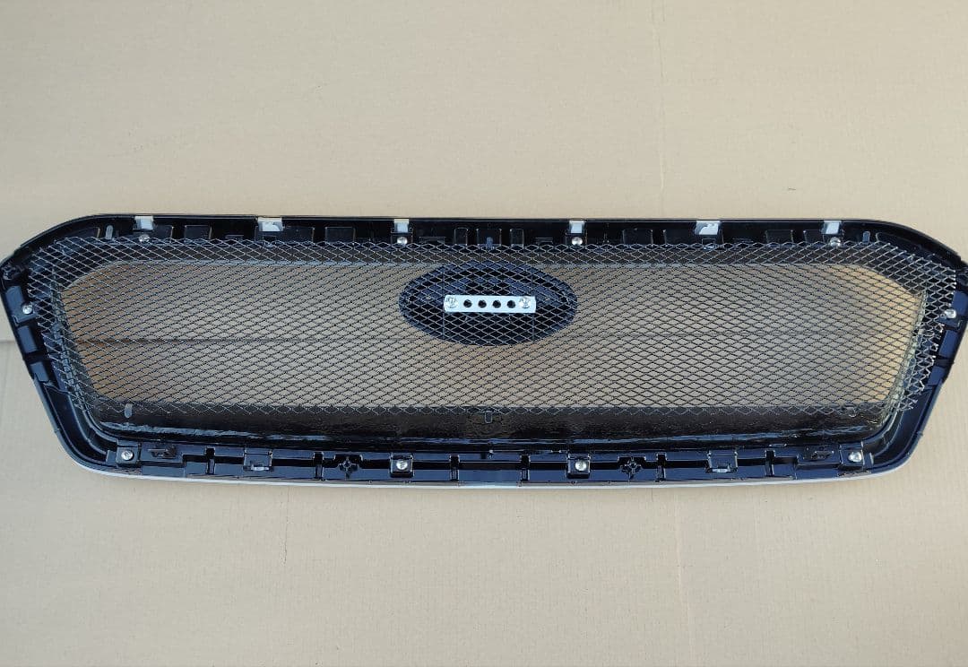 スバル　レヴォーグVM系前期型フロントグリル