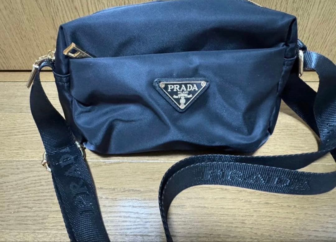 PRADAブラック ショルダーバッグ
