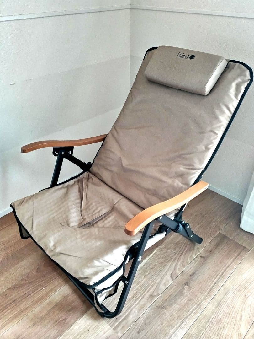 UJack チェア ベージュ　プレミアムクッション、ウォールナットアーム付き