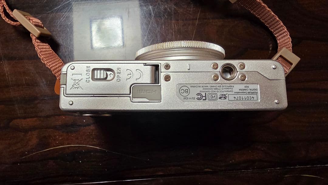 即日発送　Fujifilm XQ1 コンパクトデジタルカメラ