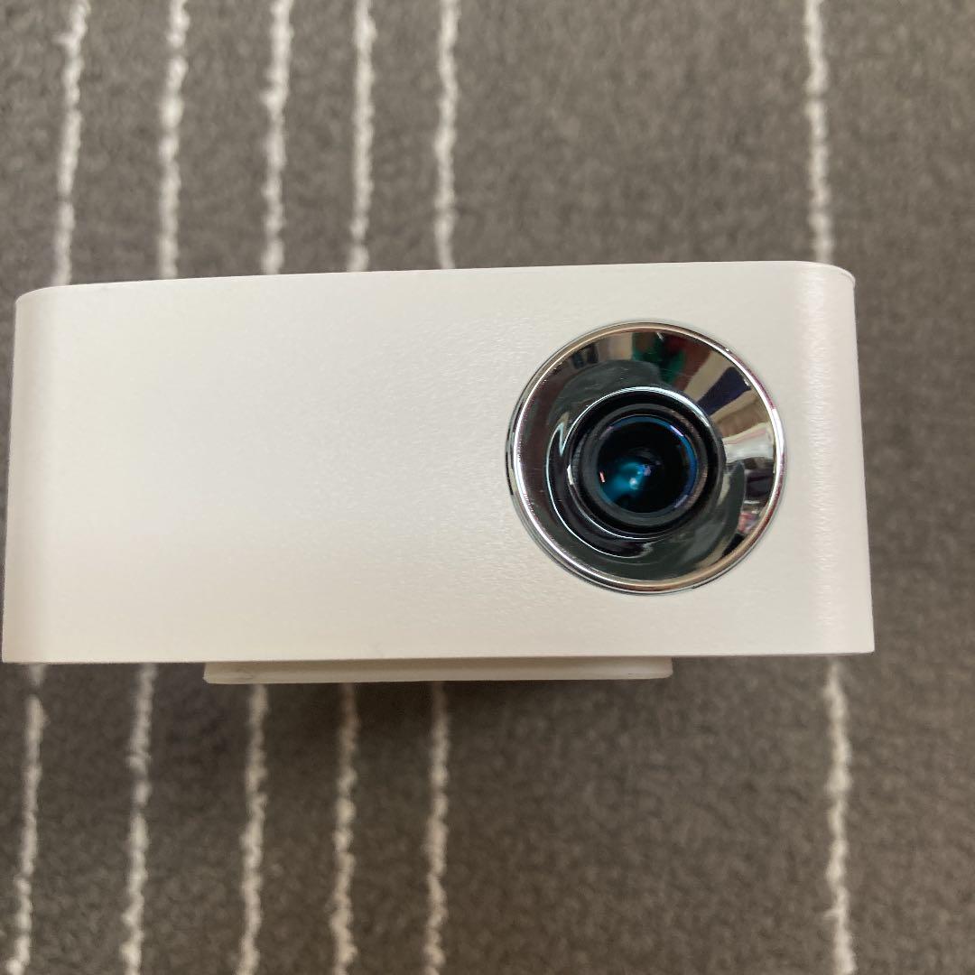 お値下げ中！LG CineBean DLPプロジェクター　ほぼ新品