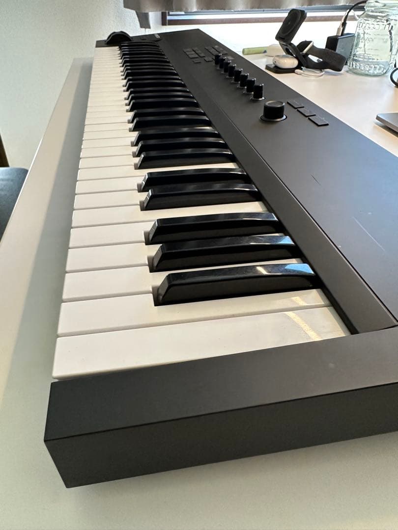 KOMPLETE A61 MIDIキーボード
