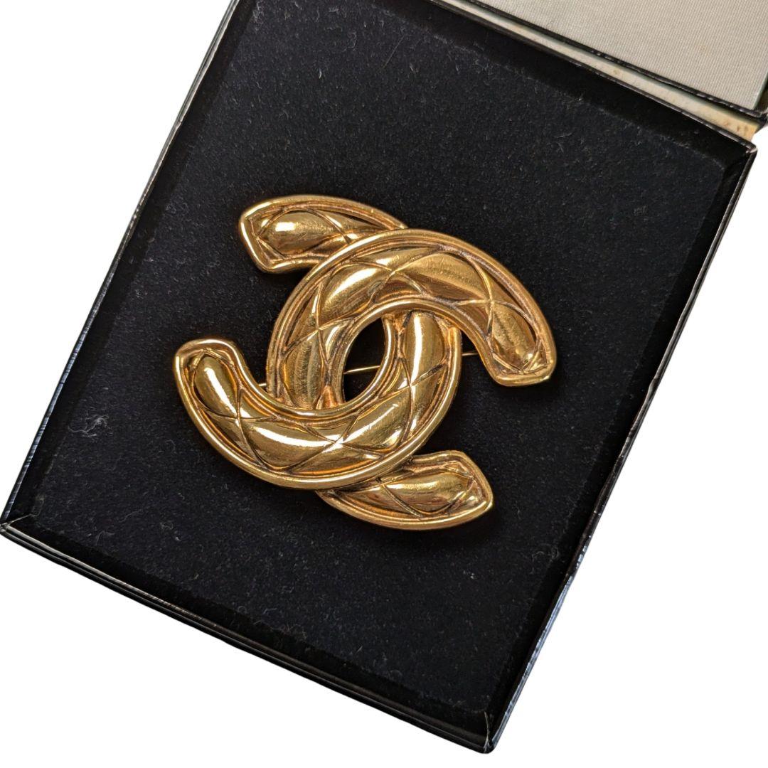 【極美品】CHANELシャネル ゴールド ココマーク　マトラッセ　ブローチ