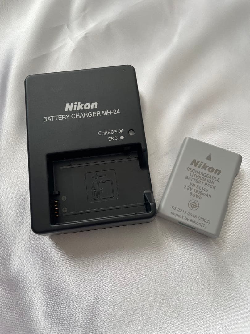 Nikon D5600 デジタル一眼レフカメラ　レンズ　小物セット