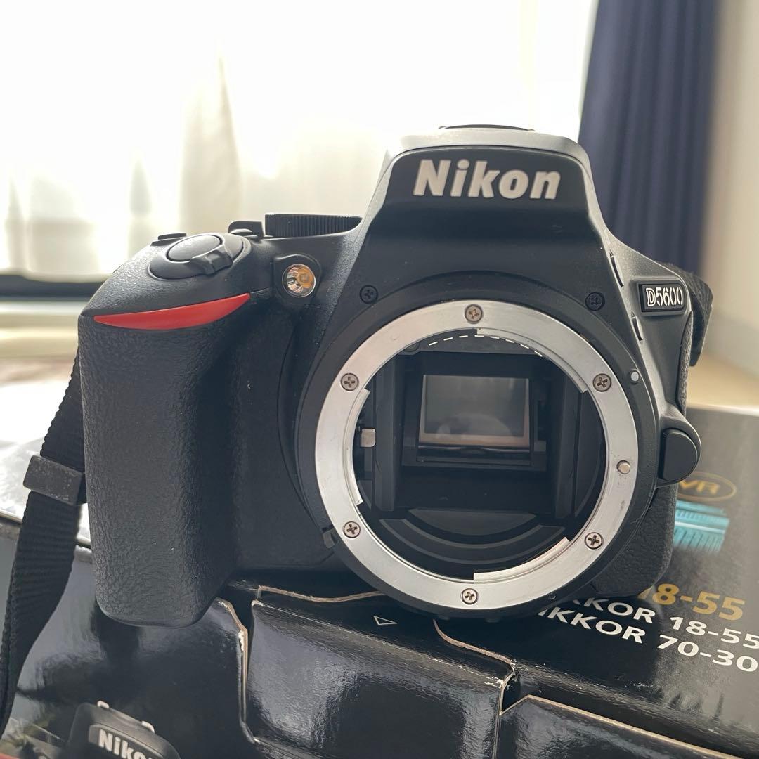 Nikon D5600 デジタル一眼レフカメラ　レンズ　小物セット