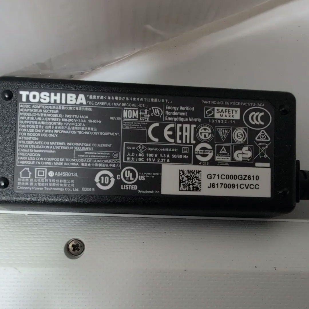 けん　SSD512GBカメラ付き本体金色でキーボードが白色のレアカラー