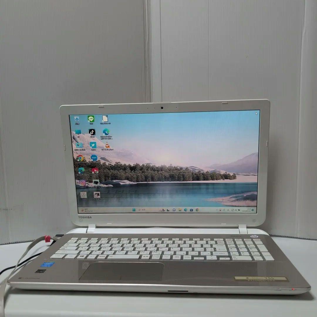 けん　SSD512GBカメラ付き本体金色でキーボードが白色のレアカラー