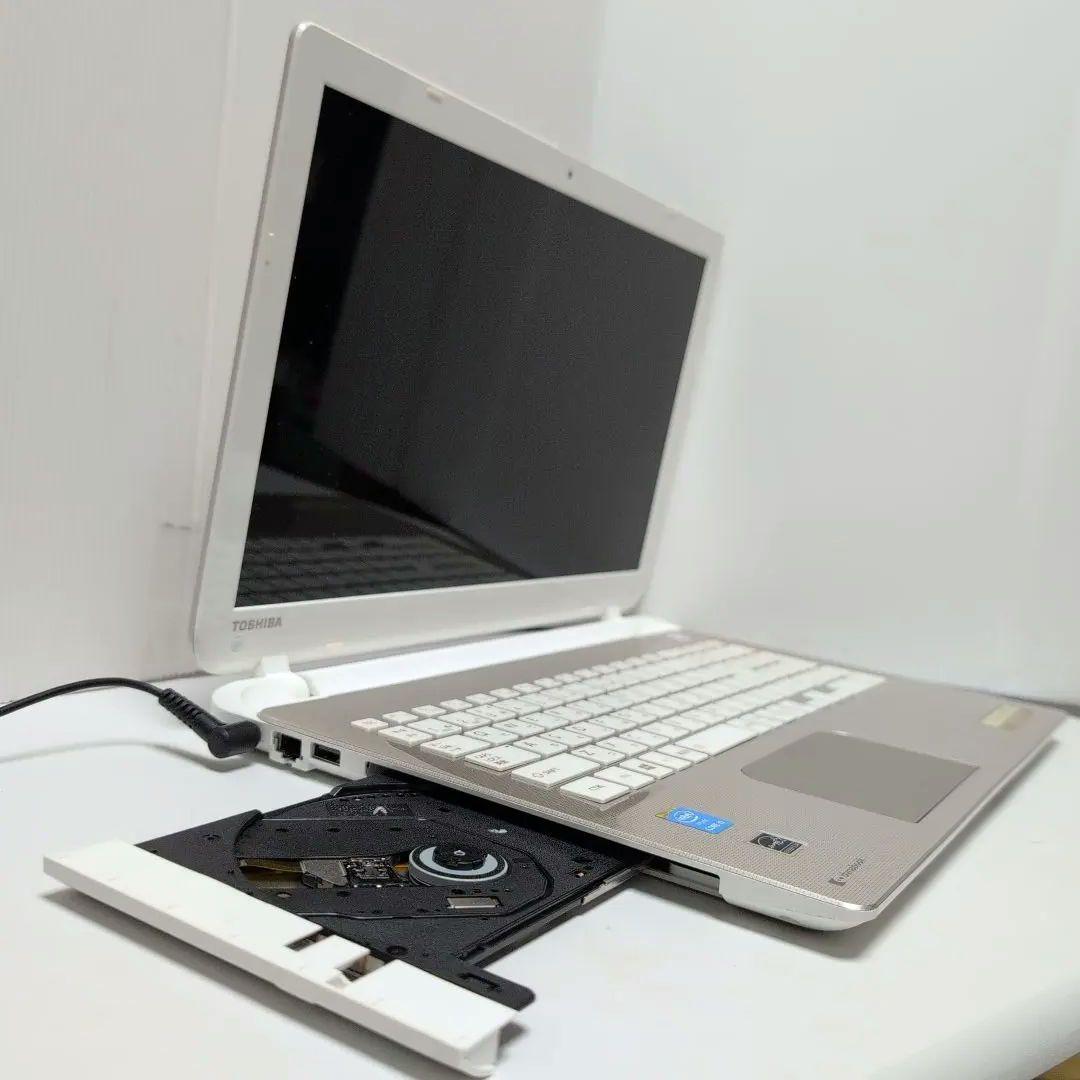 けん　SSD512GBカメラ付き本体金色でキーボードが白色のレアカラー