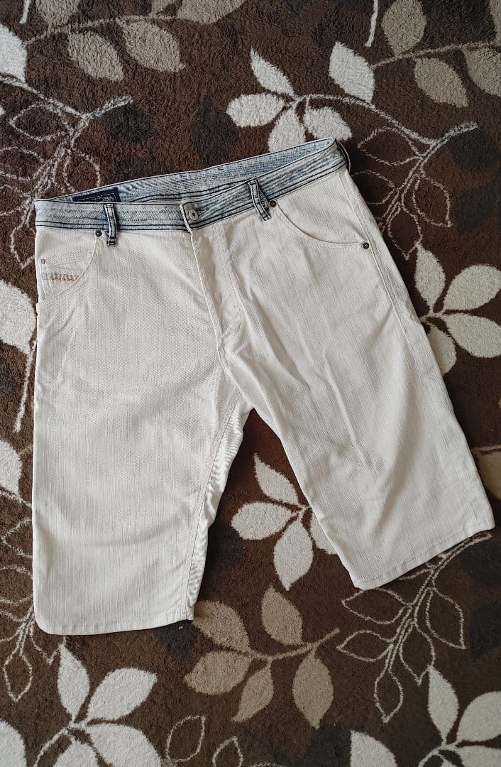 げんち‼️DIESEL ディーゼル ハーフ ストレッチ生地 デニム パンツ