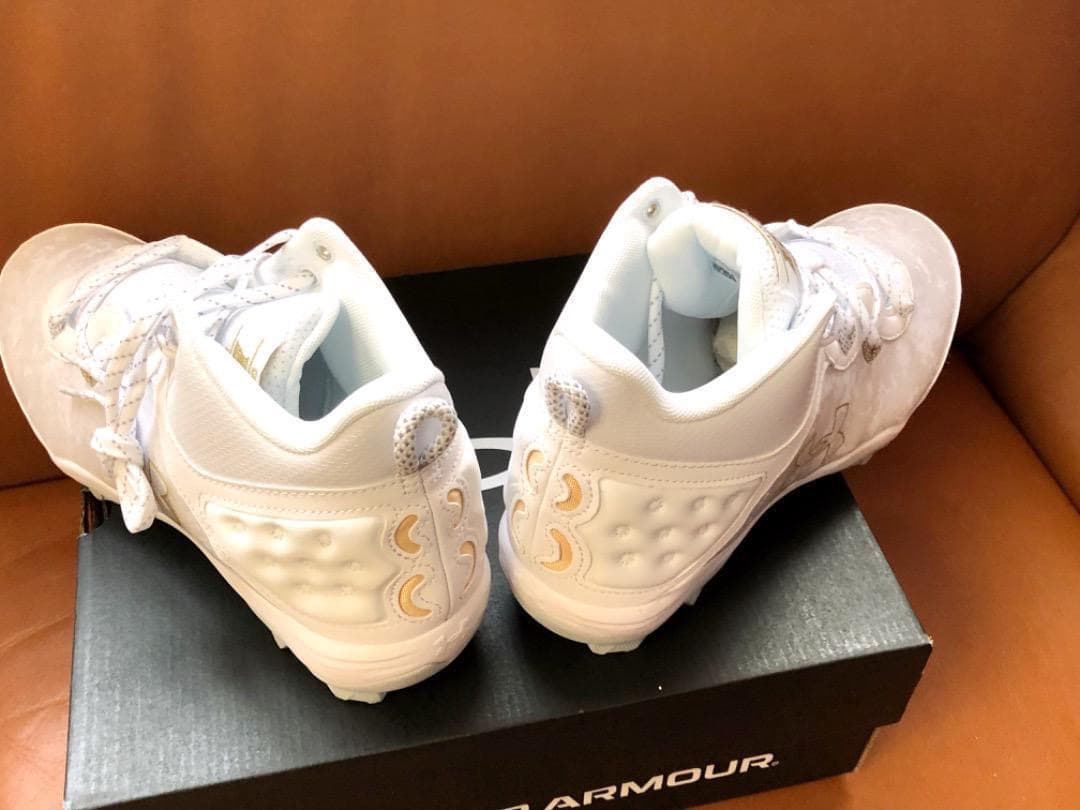 ハ*ン様 新品2025年USA国内限定アンダーアーマー野球ハーパー8Mid Rm