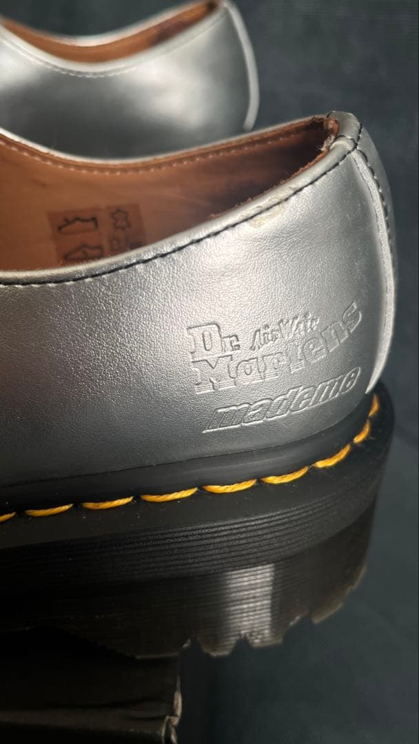 【美品】Dr. Martens Madame シルバー ローファー
