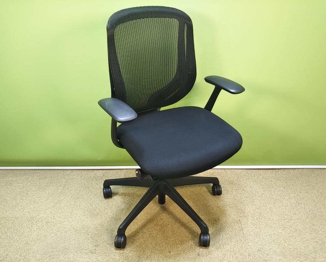 at　オカムラ　シルフィーチェア　ローバック　固定肘　前傾機能　メッシュ　中古品