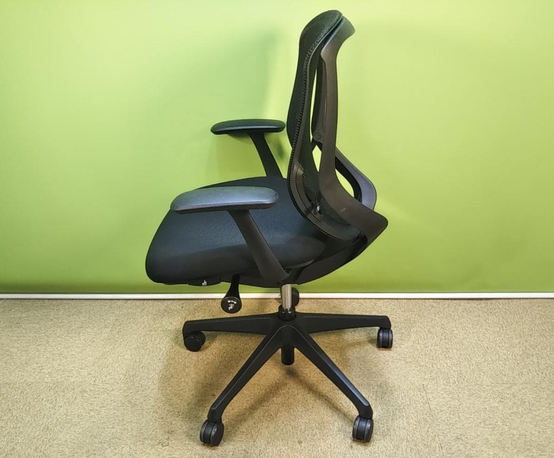 at　オカムラ　シルフィーチェア　ローバック　固定肘　前傾機能　メッシュ　中古品