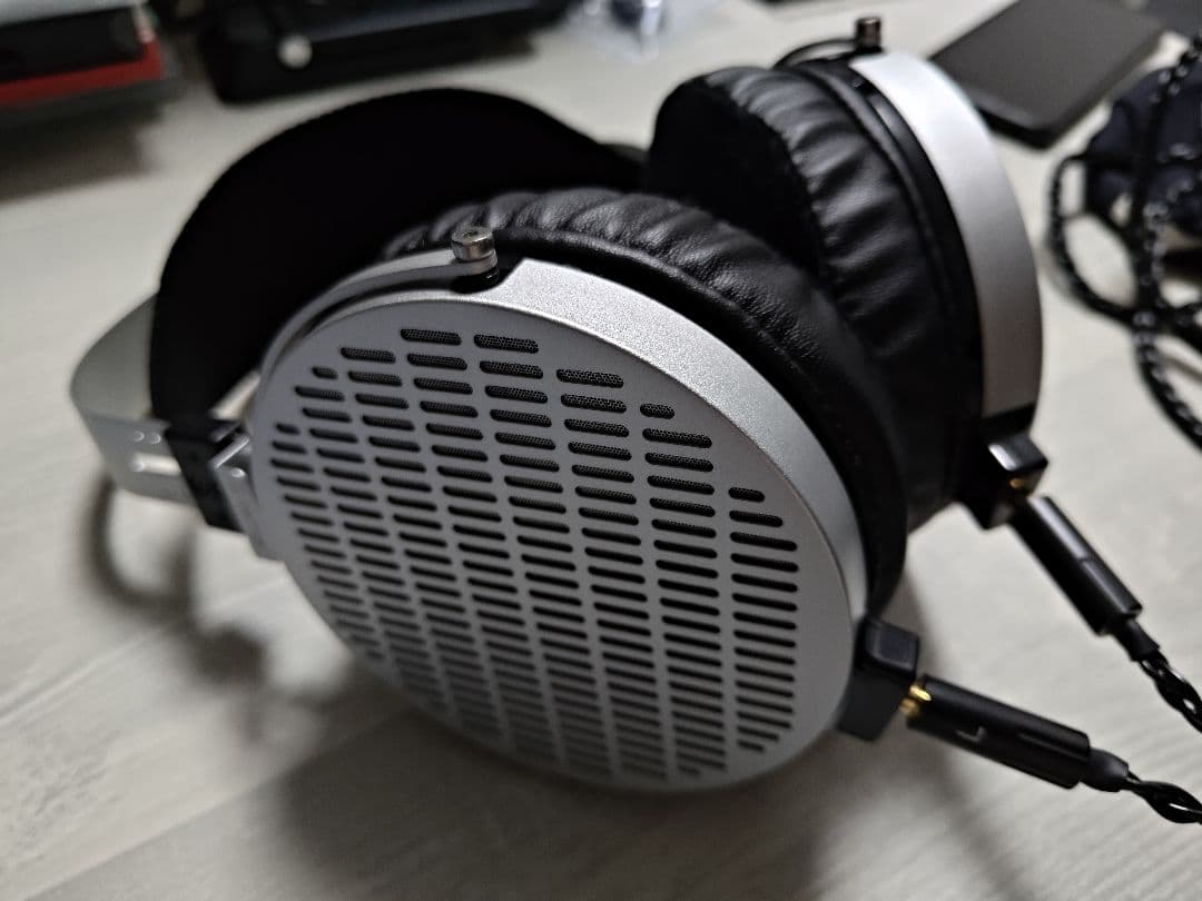 Moondrop 大都会 Cosmo