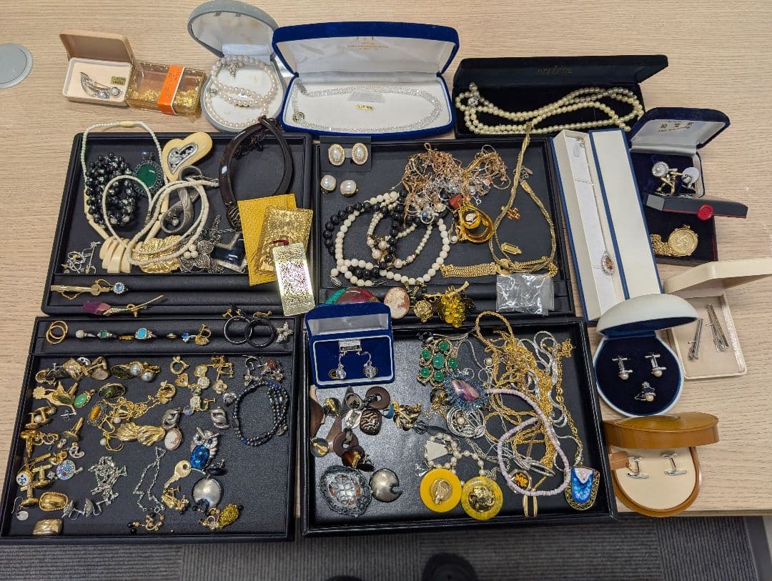 イミテーションアクセサリー まとめ売り ネックレス ブローチ 指輪 ネクタイピン