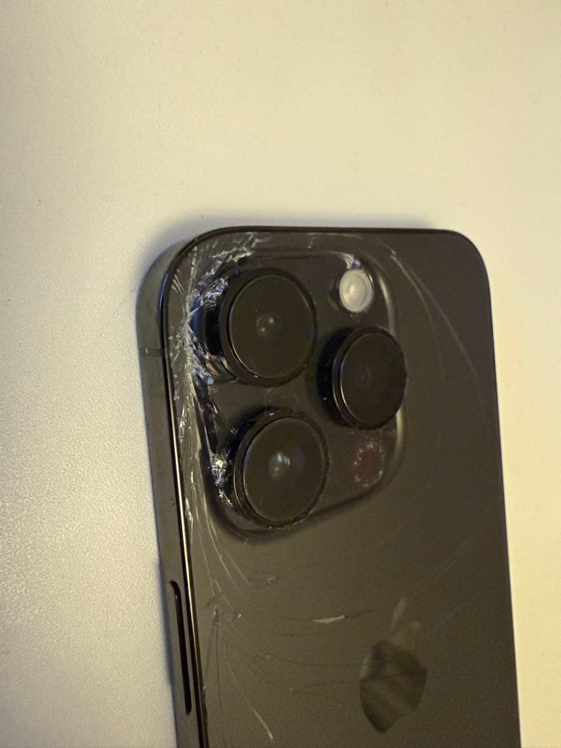 iPhone 14 Pro ブラック 黒　本体 256GB 背面割れ有り。